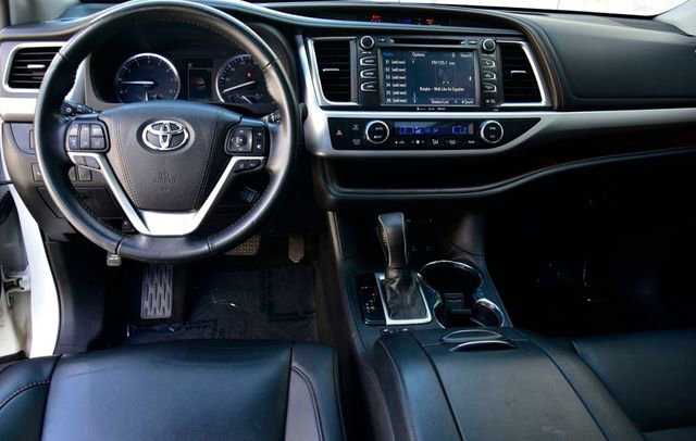 Used 2019 Toyota Highlander XLE image 19