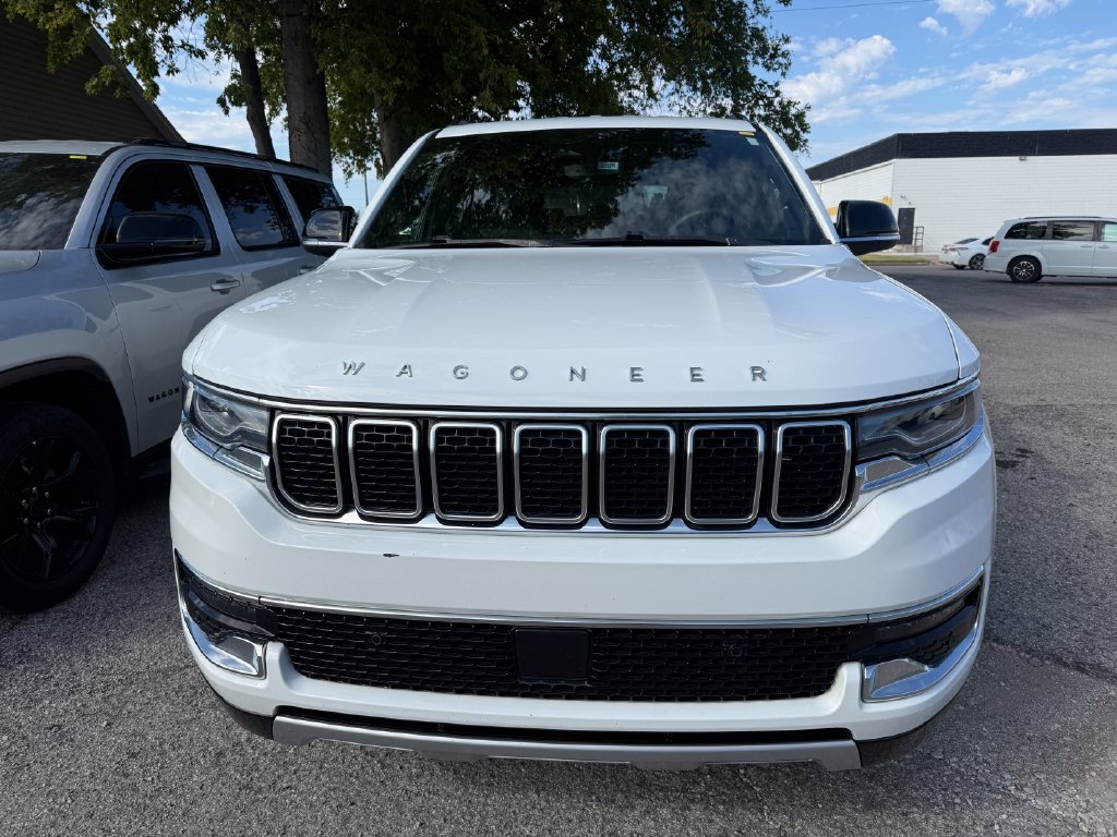 Used 2024 Jeep Wagoneer L Series II AWD/4WD image 10