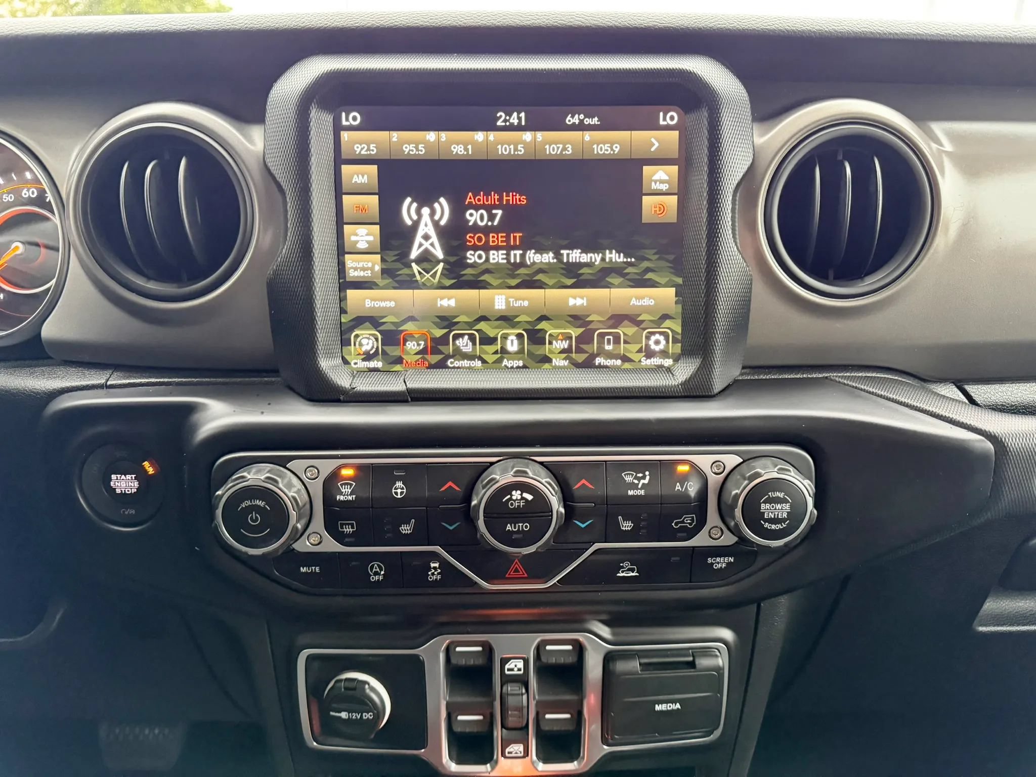 Used 2023 Jeep Gladiator Sport AWD/4WD image 18