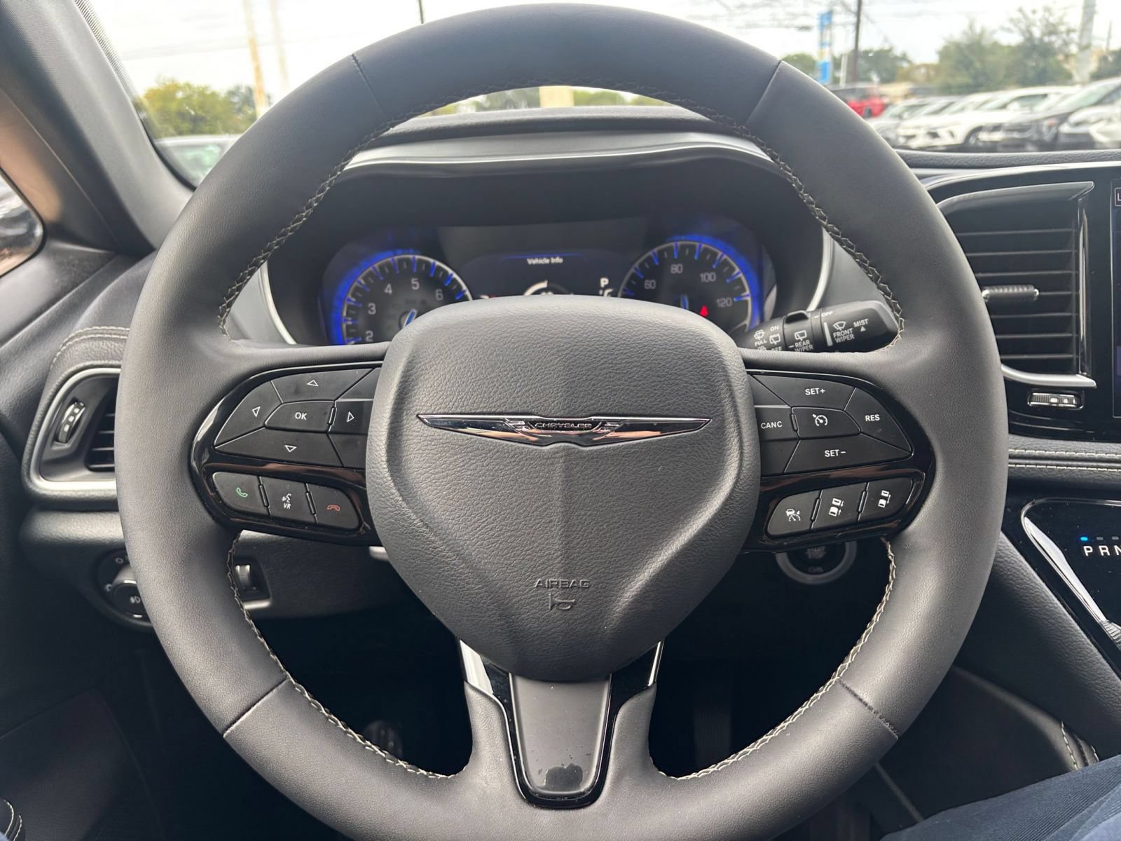 Used 2025 Chrysler Pacifica Limited FWD image 30