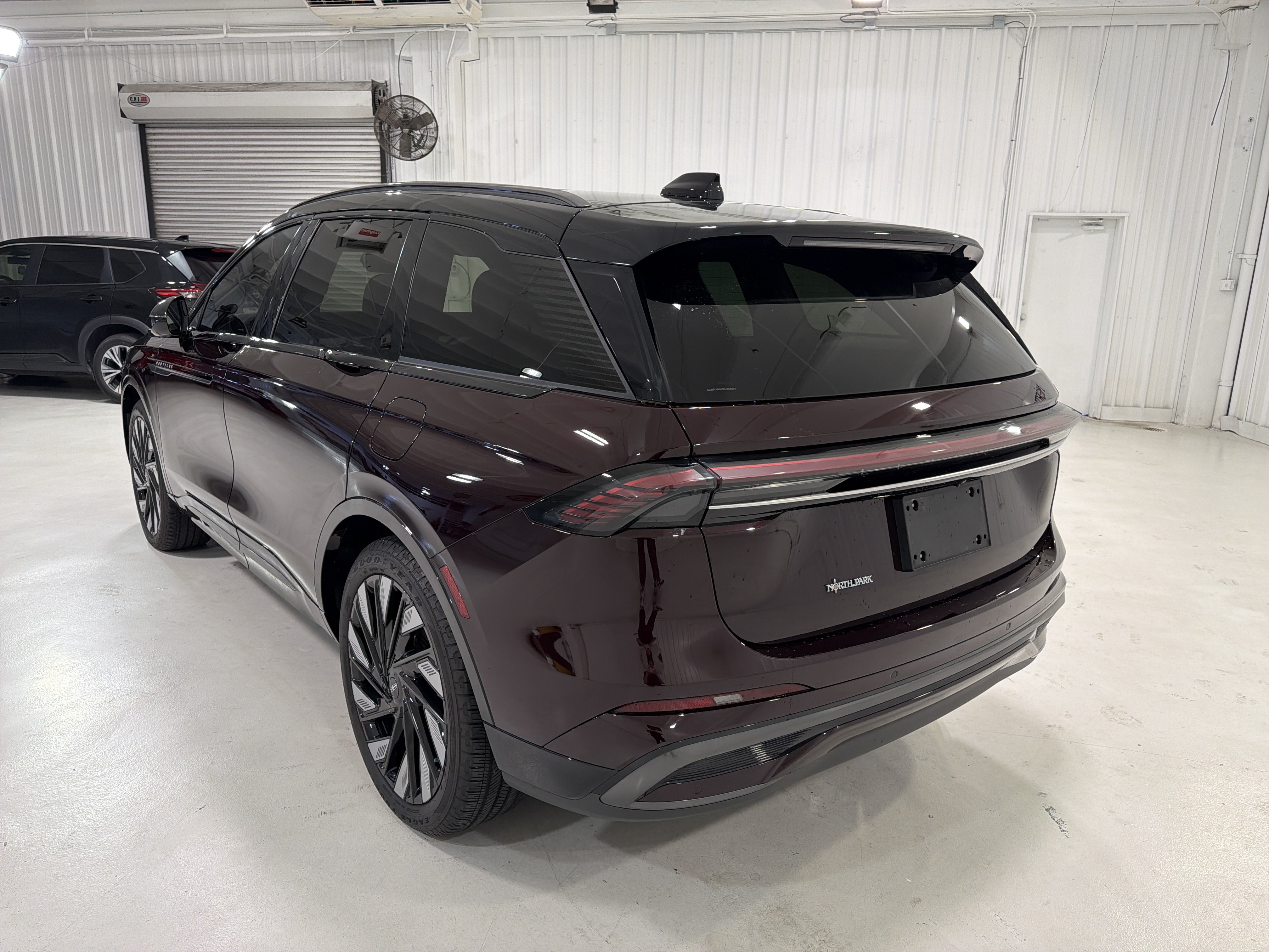 Used 2025 Lincoln Nautilus Reserve AWD/4WD image 3