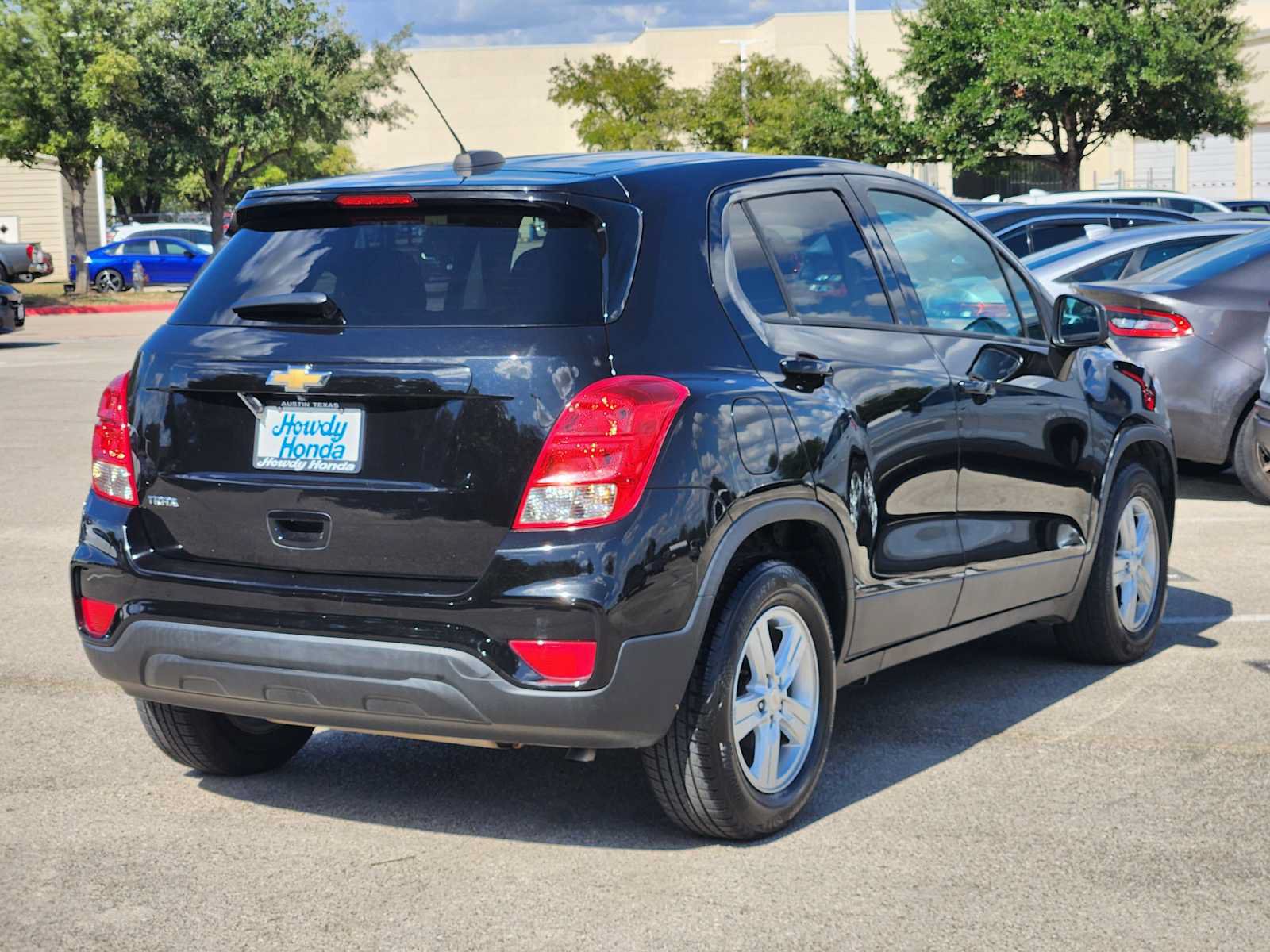 Used 2021 Chevrolet Trax LS w/ Tint and Cruise Package FWD image 6