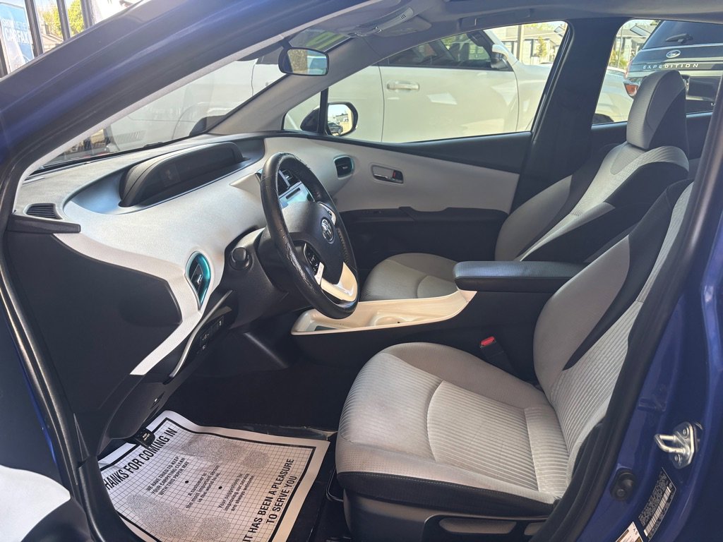 Used 2016 Toyota Prius Four image 5