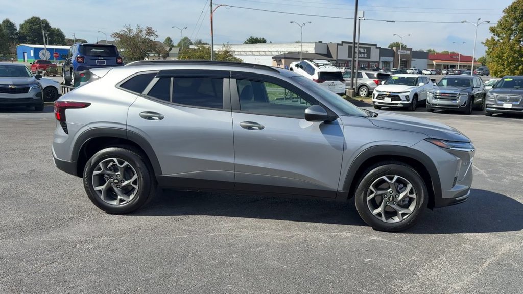 Used 2026 Chevrolet Trax LT FWD image 8