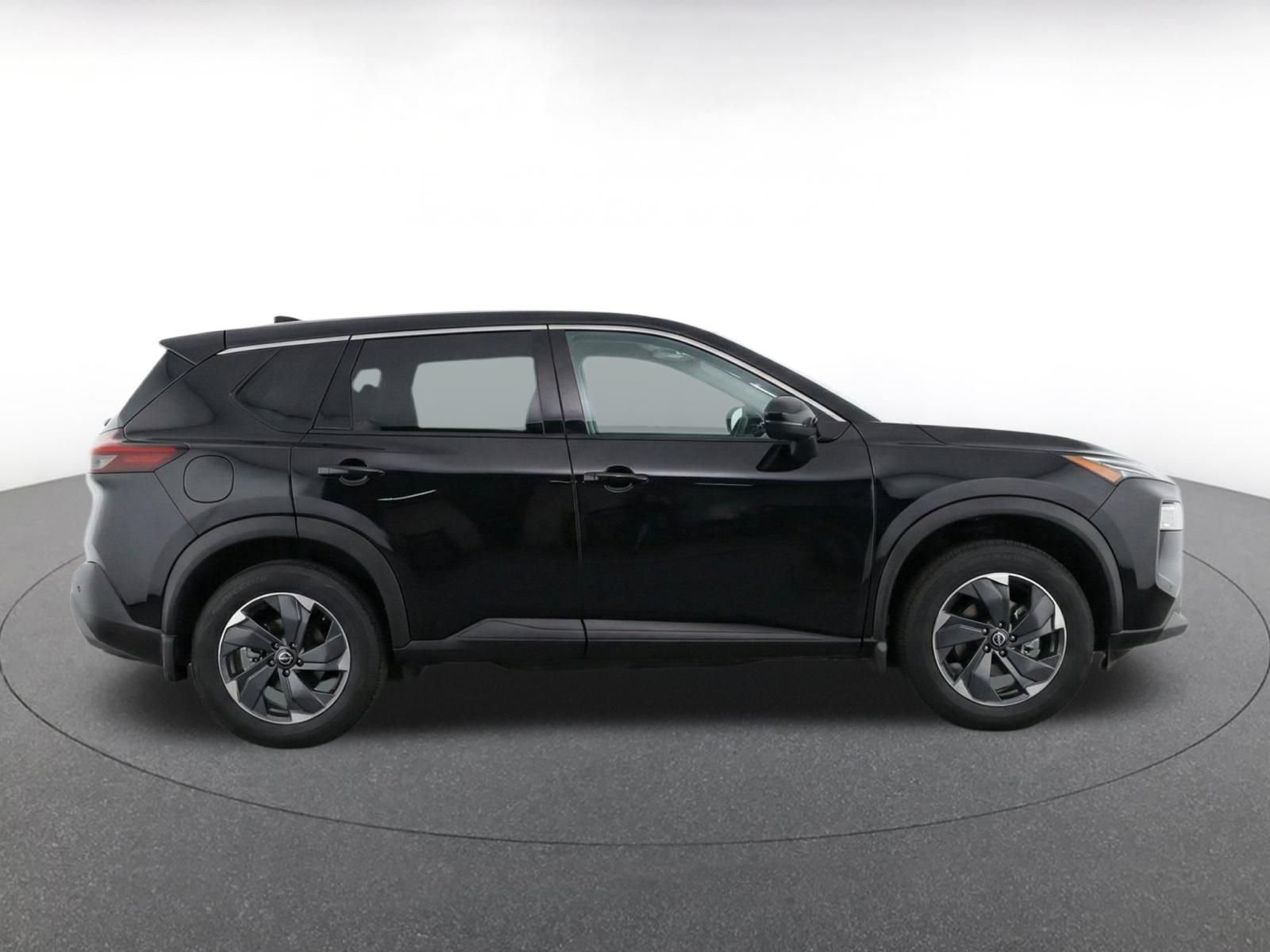 Used 2025 Nissan Rogue SV AWD/4WD image 10