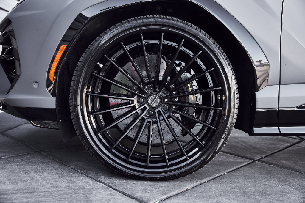 Used 2025 Lamborghini Urus S AWD/4WD image 3