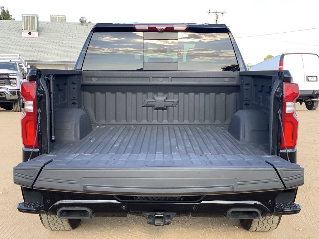 Certified 2025 Chevrolet Silverado 1500 High Country w/ Midnight Edition AWD/4WD image 25