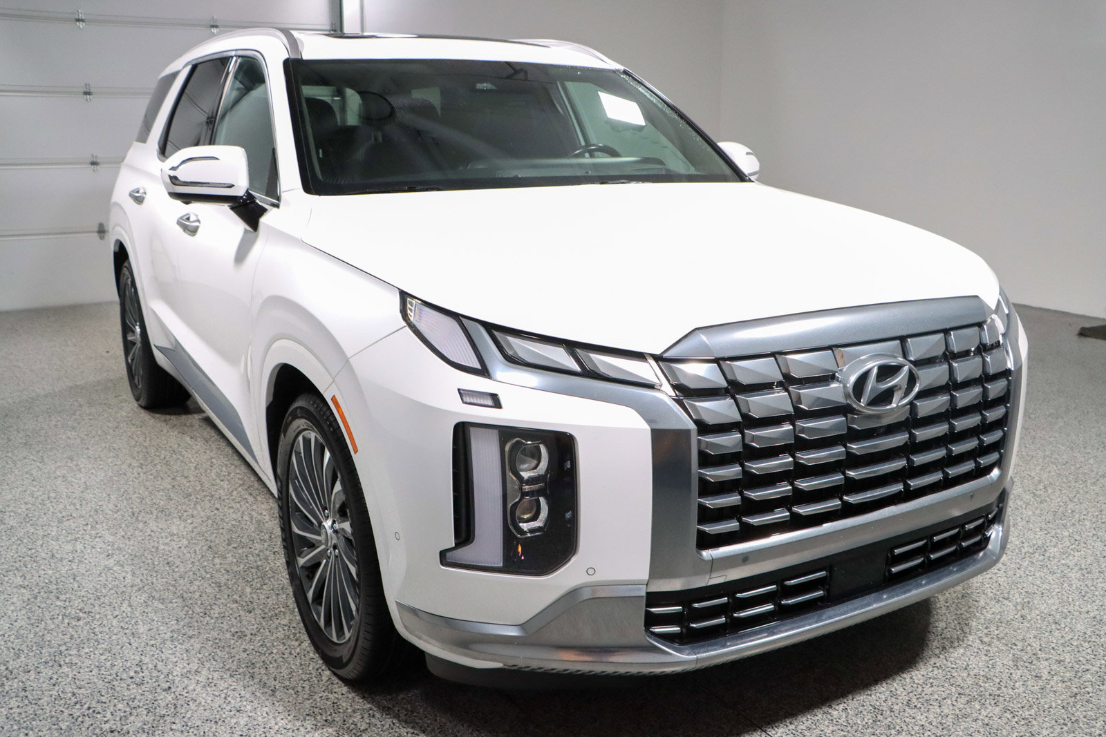 Used 2023 Hyundai Palisade Calligraphy image 5