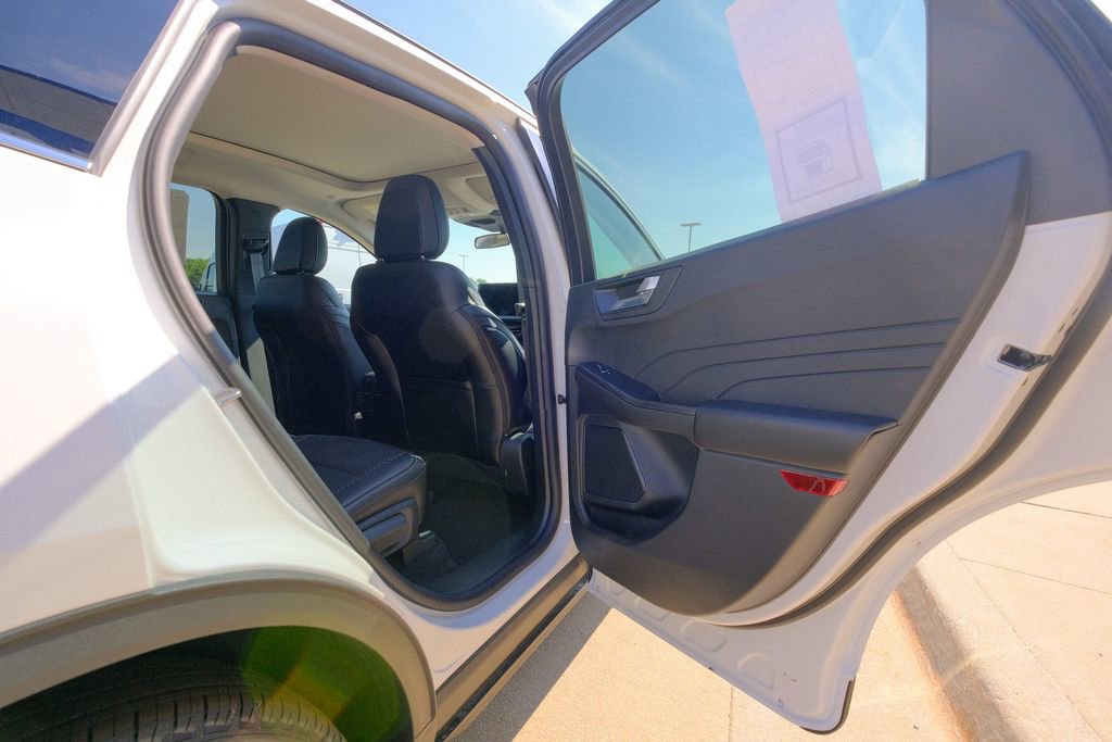 New 2025 Ford Escape SE image 16