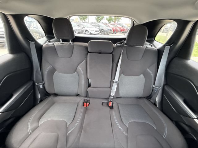 Used 2020 Jeep Cherokee Latitude FWD image 21