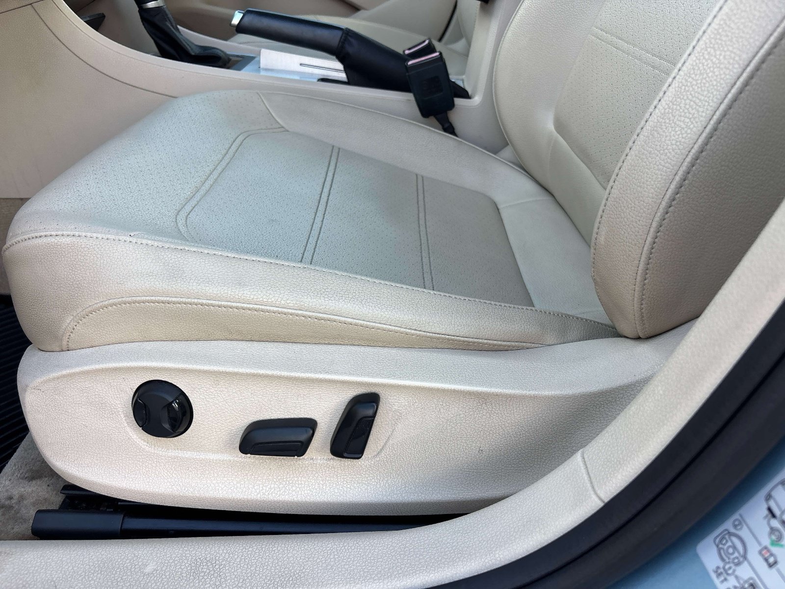 Used 2012 Volkswagen Passat 2.5 SE FWD image 28