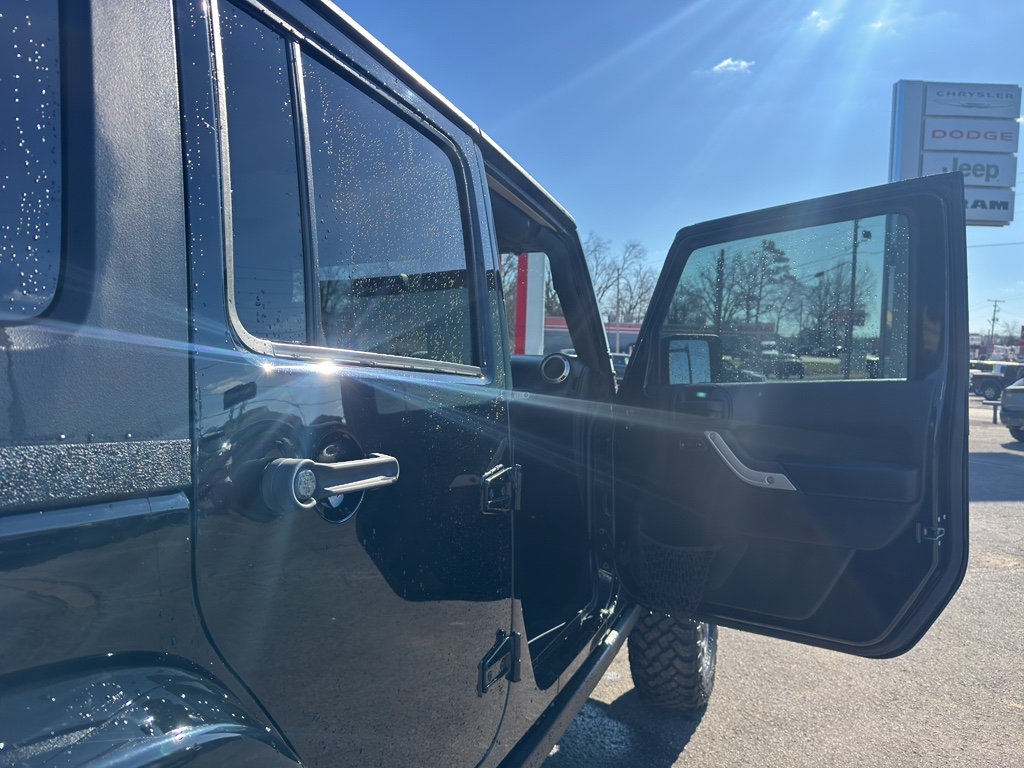 Used 2018 Jeep Wrangler Unlimited Sahara image 12