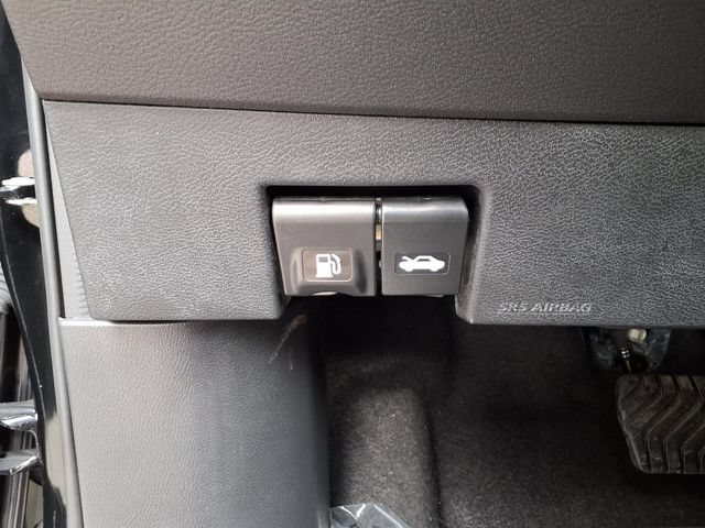 Used 2020 Nissan Kicks SV FWD image 14