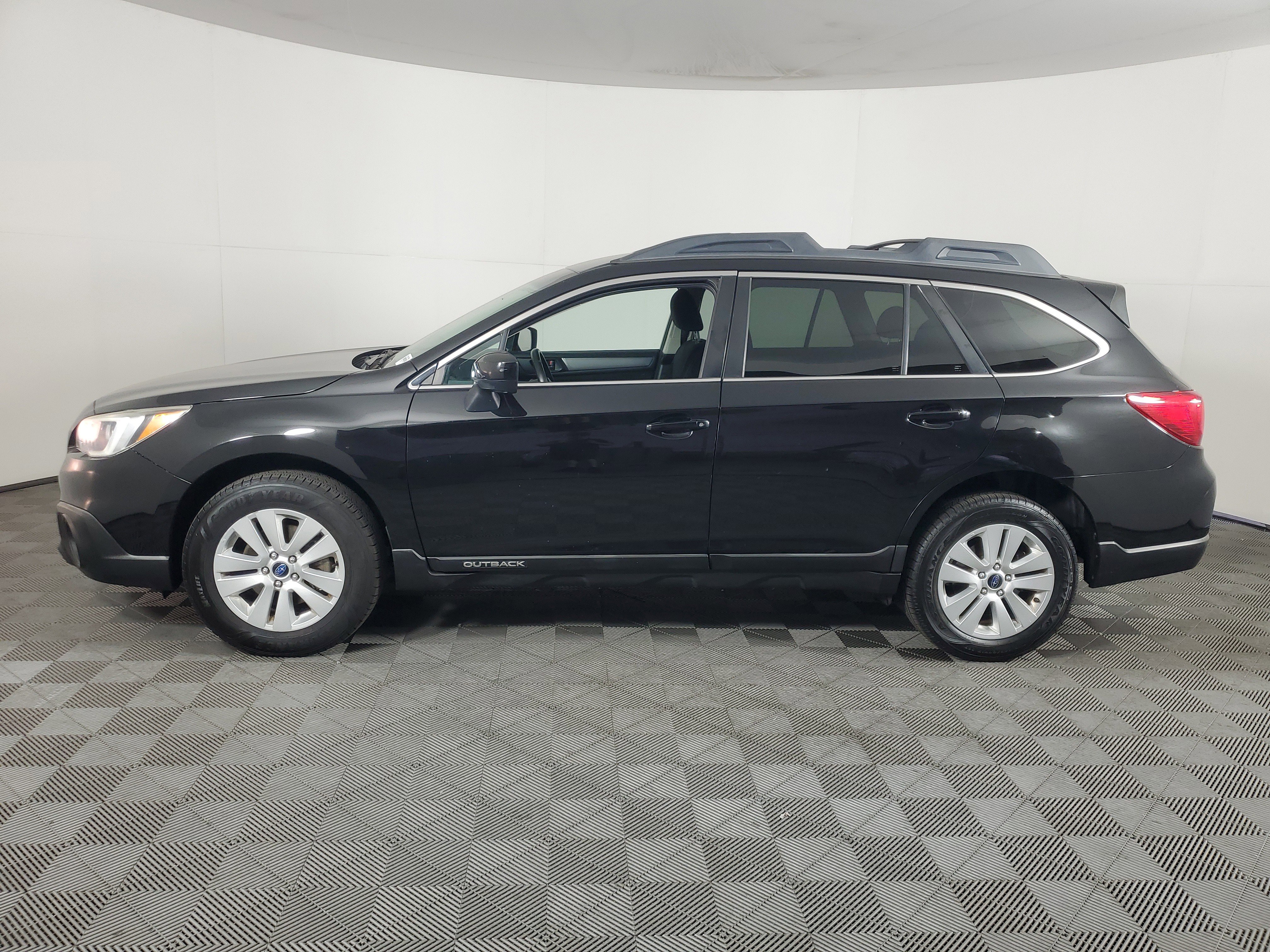 Used 2015 Subaru Outback 2.5i Premium AWD/4WD image 7