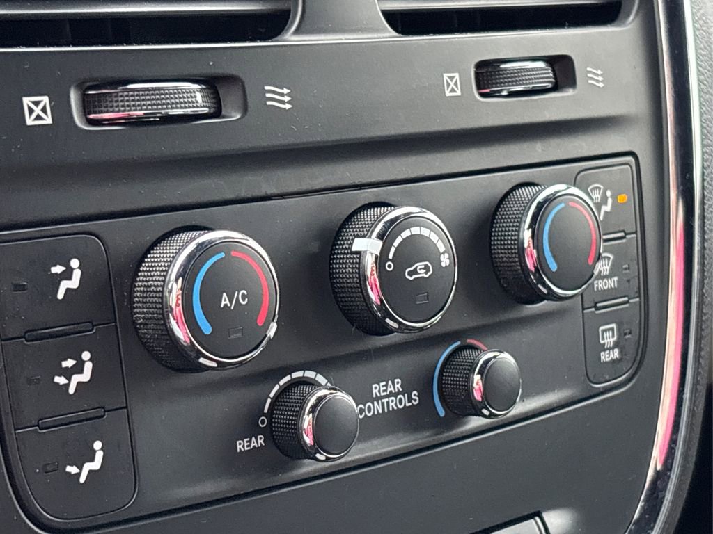 Used 2019 Dodge Grand Caravan SXT image 25