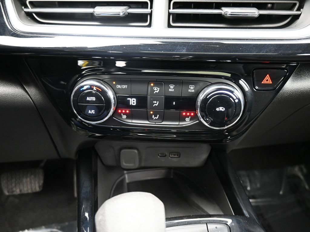 Used 2024 Chevrolet Trax RS w/ Sunroof Package FWD image 45