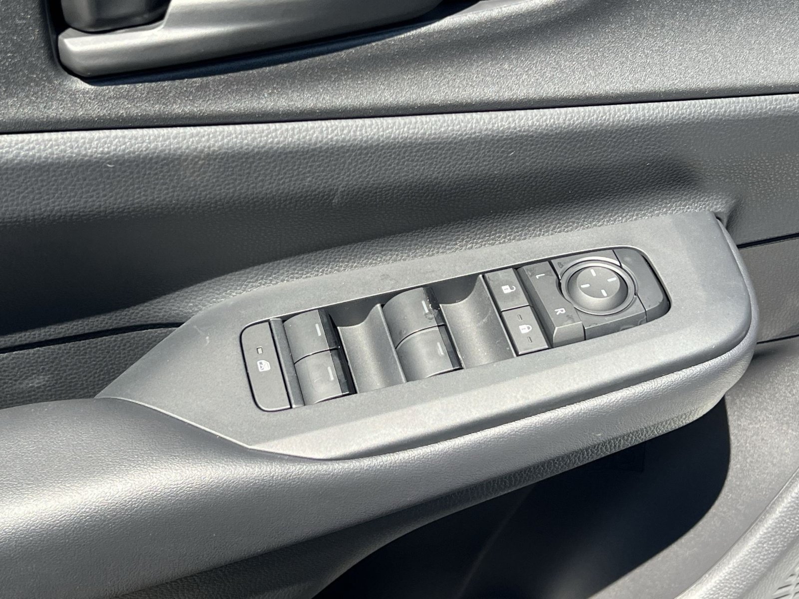 New 2026 Toyota Prius Plug-In Hybrid FWD image 12