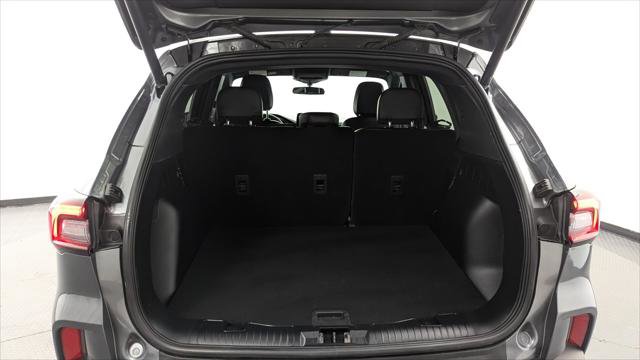 Used 2025 Ford Escape ST-Line Select AWD/4WD image 18