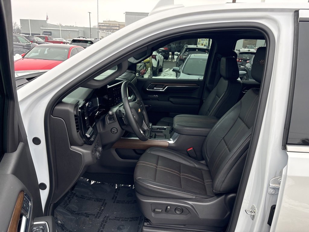Used 2024 Chevrolet Silverado 1500 High Country w/ Technology Package image 9