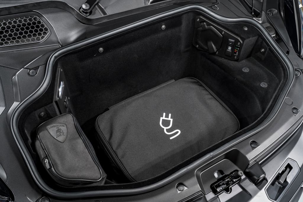 Used 2024 Lamborghini Revuelto image 42