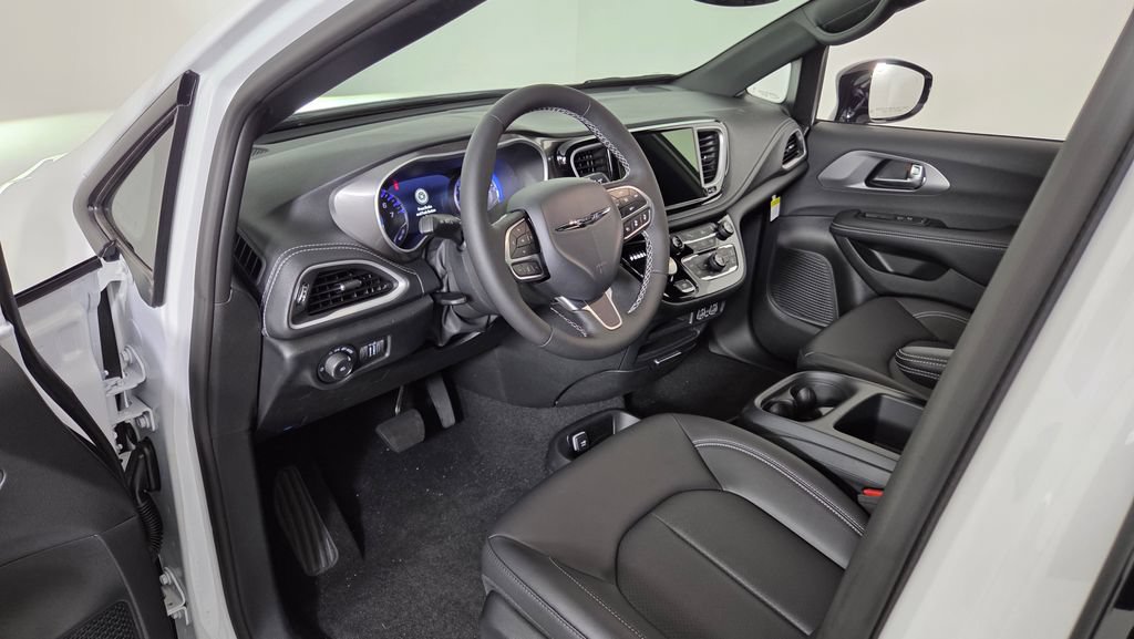 New 2025 Chrysler Pacifica Select w/ Fav Edition Package FWD image 14