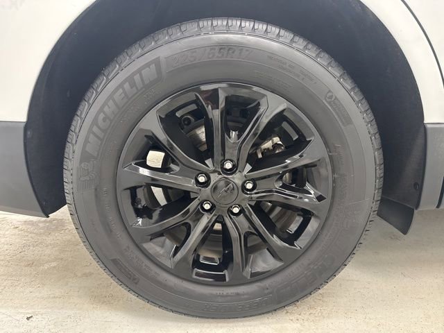 Used 2019 Chevrolet Equinox LT w/ LPO, Cargo Package image 31