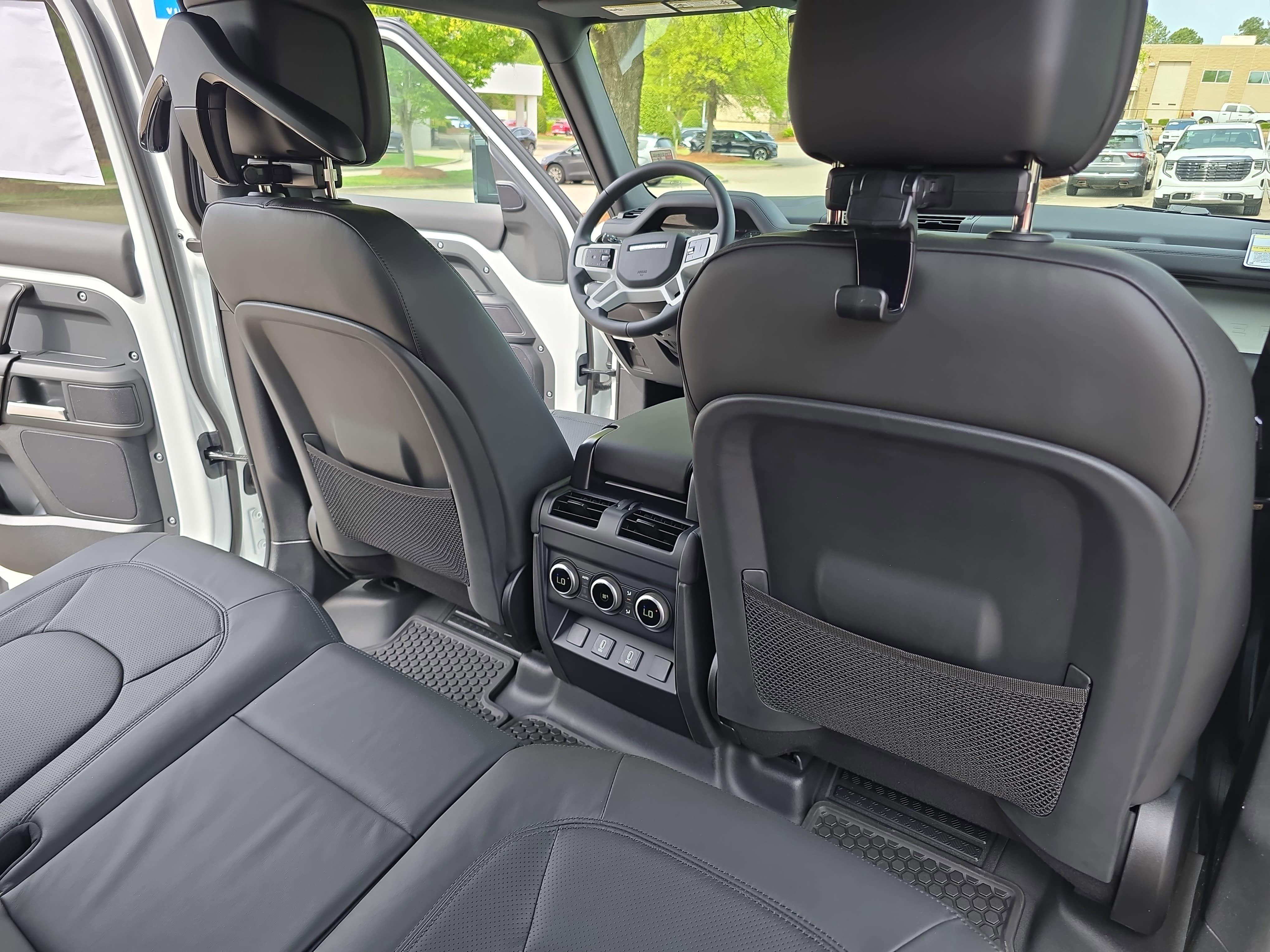 New 2026 Land Rover Defender 110 X-Dynamic SE AWD/4WD image 11