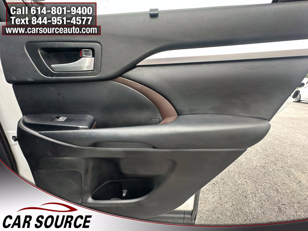 Used 2019 Toyota Highlander XLE AWD/4WD image 28