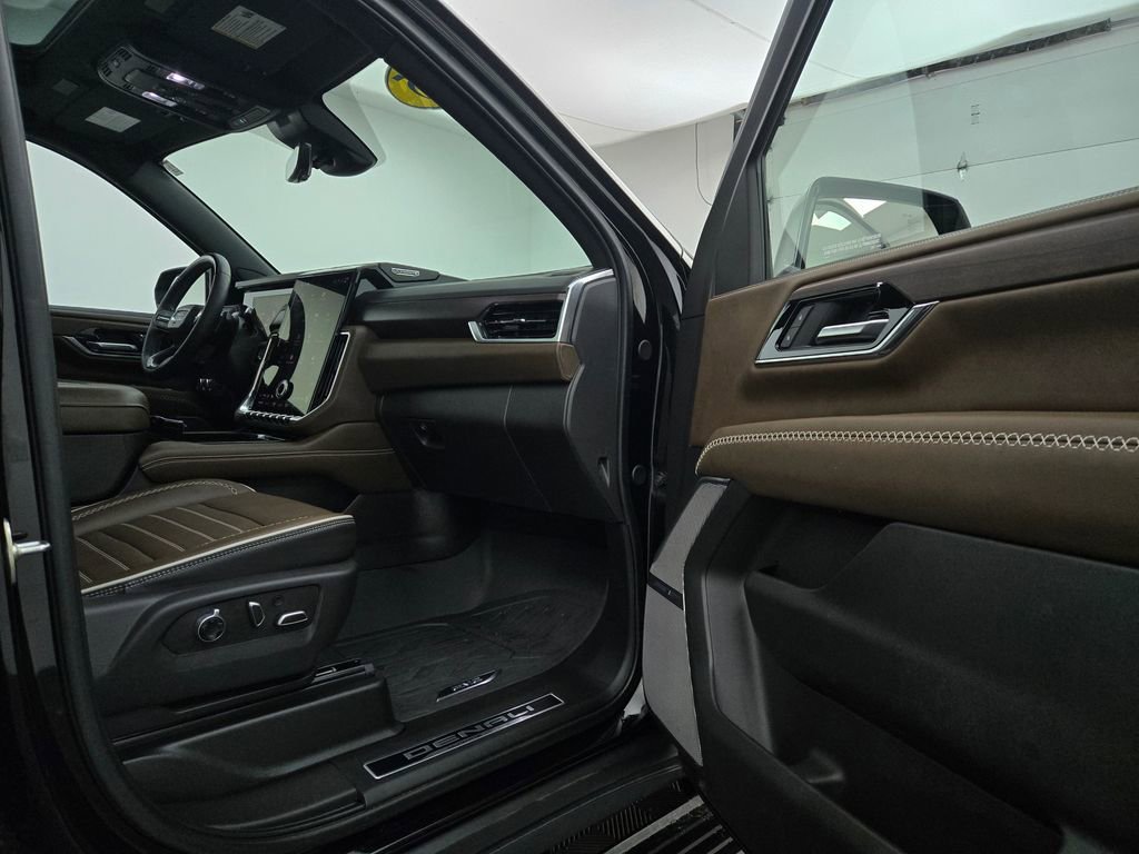 Used 2025 GMC Yukon Denali Ultimate w/ LPO, Floor Liner Package image 37