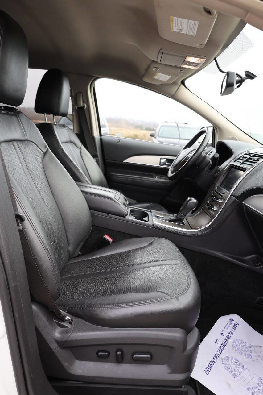 Used 2011 Lincoln MKX 2WD image 15