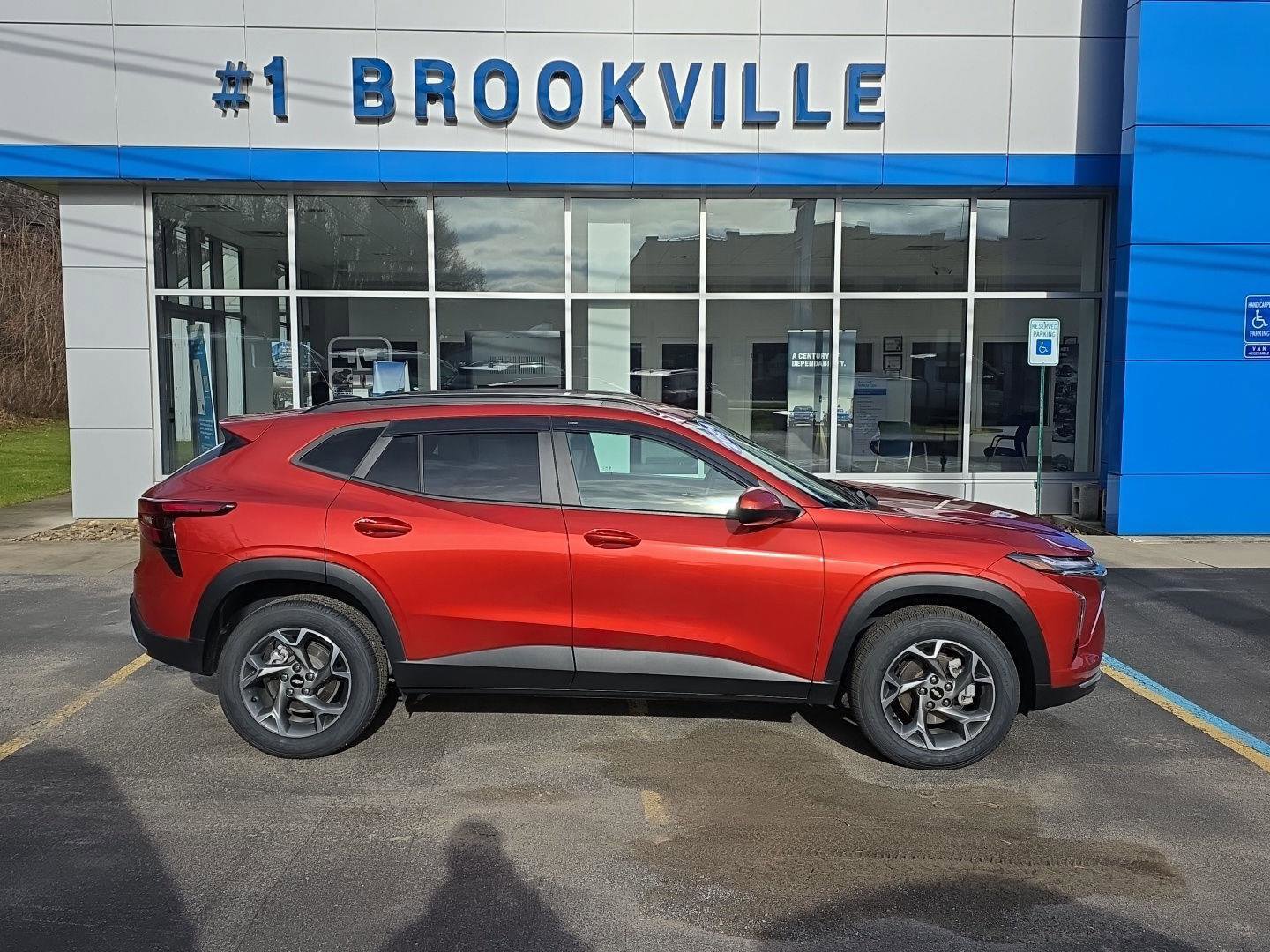 Used 2024 Chevrolet Trax LT w/ Driver Confidence Package image 1