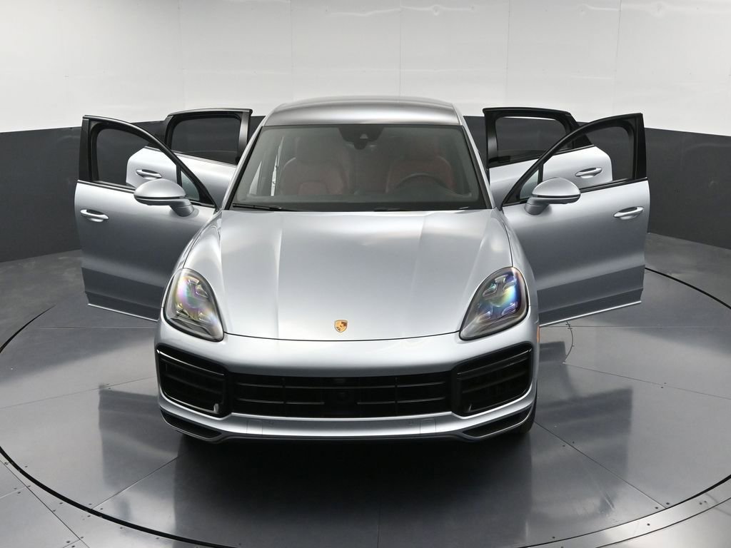 Certified 2022 Porsche Cayenne Turbo AWD/4WD image 35