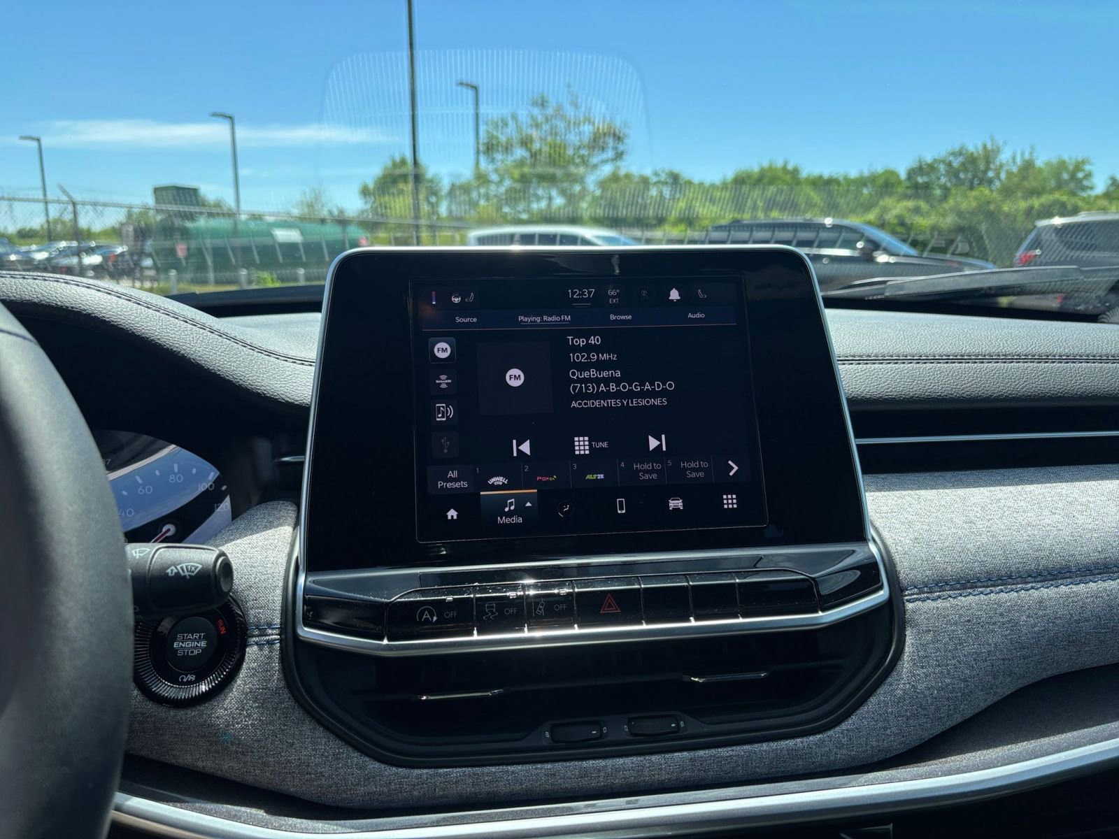 Used 2025 Jeep Compass Latitude image 17