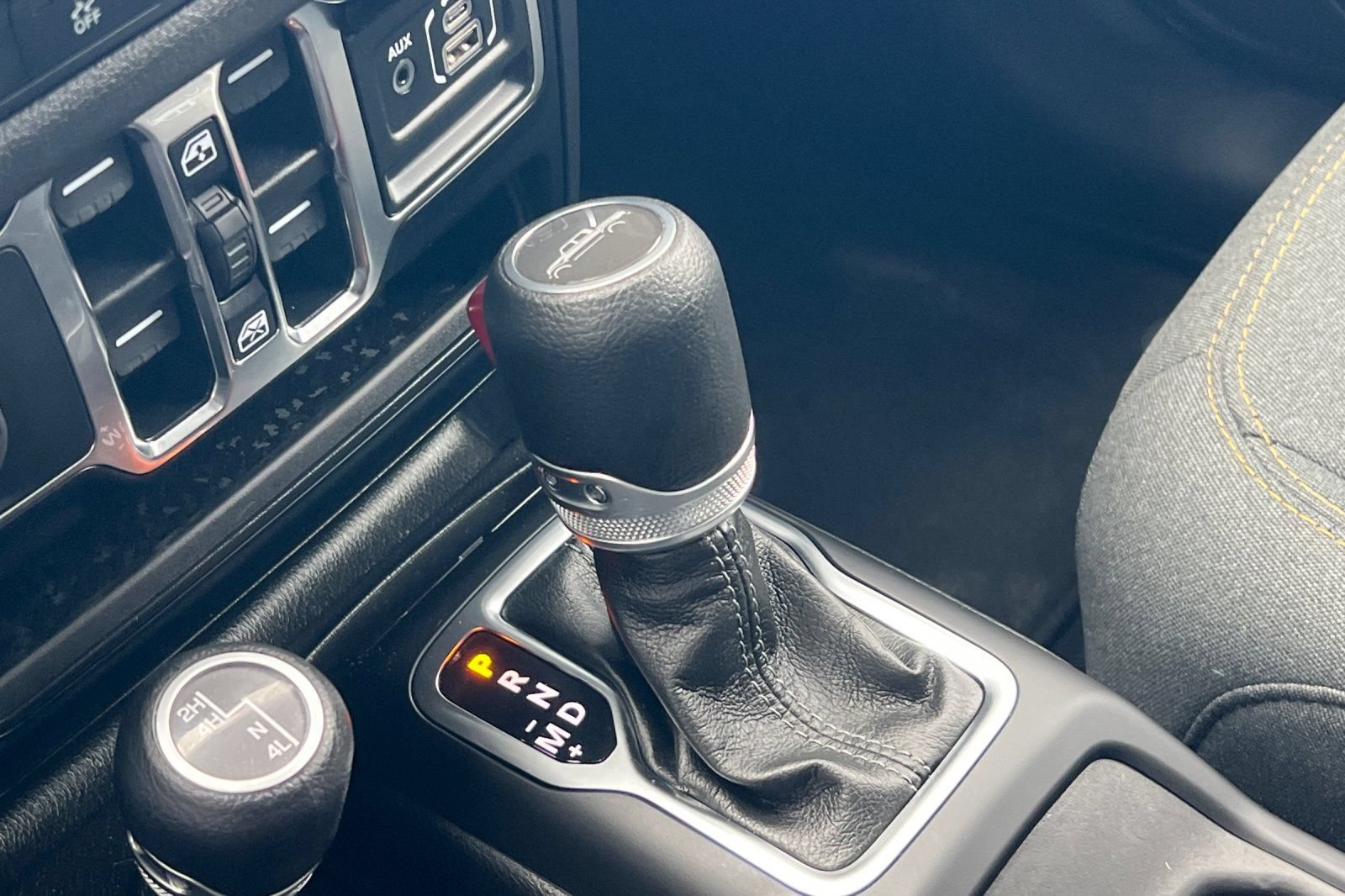 Used 2024 Jeep Gladiator Sport AWD/4WD image 17