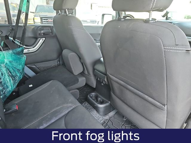 Used 2015 Jeep Wrangler Unlimited Sahara w/ Connectivity Group AWD/4WD image 13