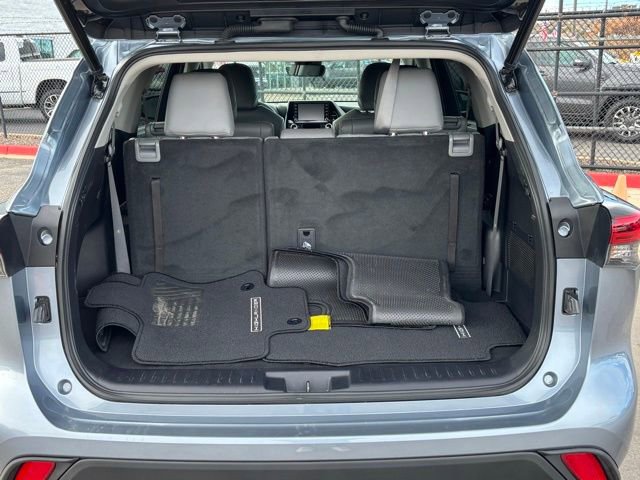 Used 2022 Toyota Highlander XLE image 22