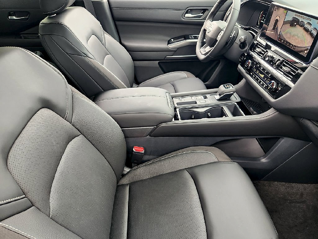 New 2026 Nissan Pathfinder SL FWD image 14