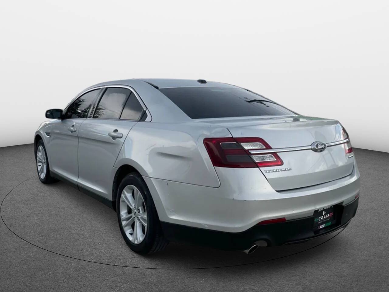 Used 2018 Ford Taurus SE FWD image 4