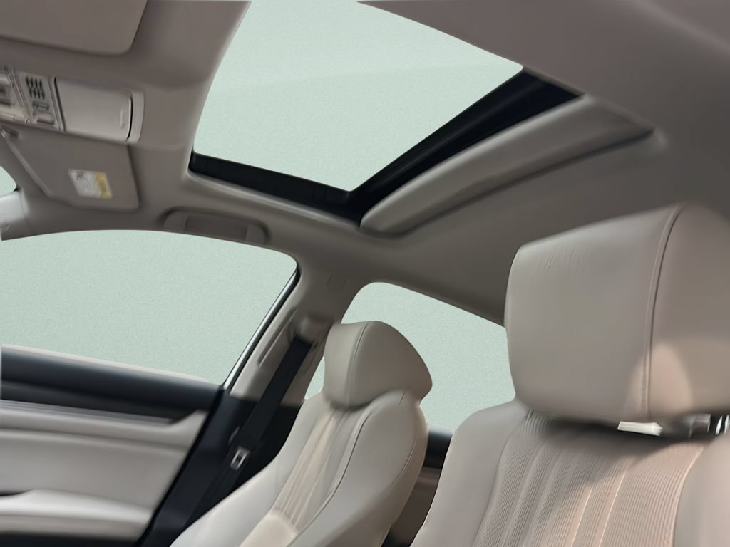 Certified 2018 Honda Accord Touring image 17