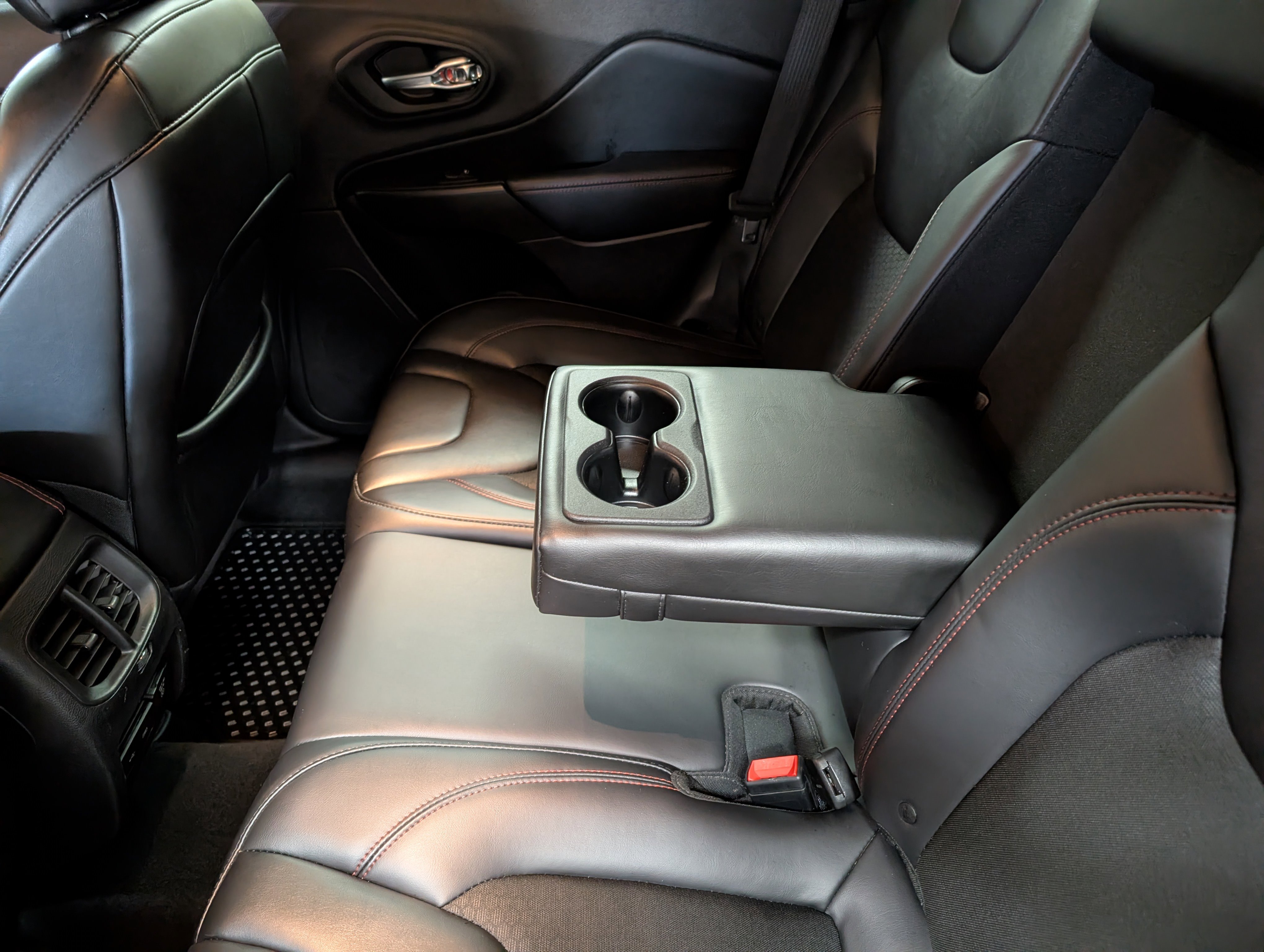 Used 2019 Jeep Cherokee Trailhawk w/ Comfort/Convenience Group image 7