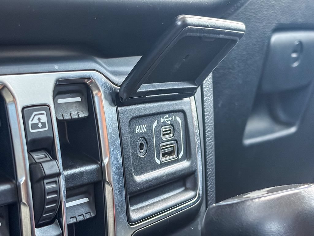 Used 2023 Jeep Wrangler Unlimited Sahara AWD/4WD image 33
