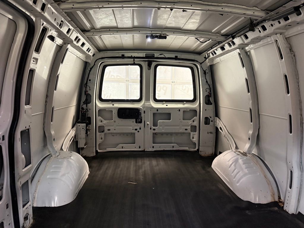 Used 2015 Chevrolet Express 2500 RWD image 27