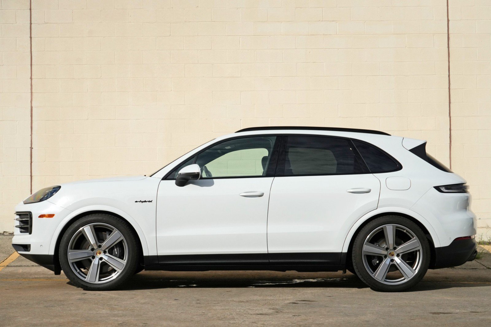 Used 2024 Porsche Cayenne AWD/4WD image 9