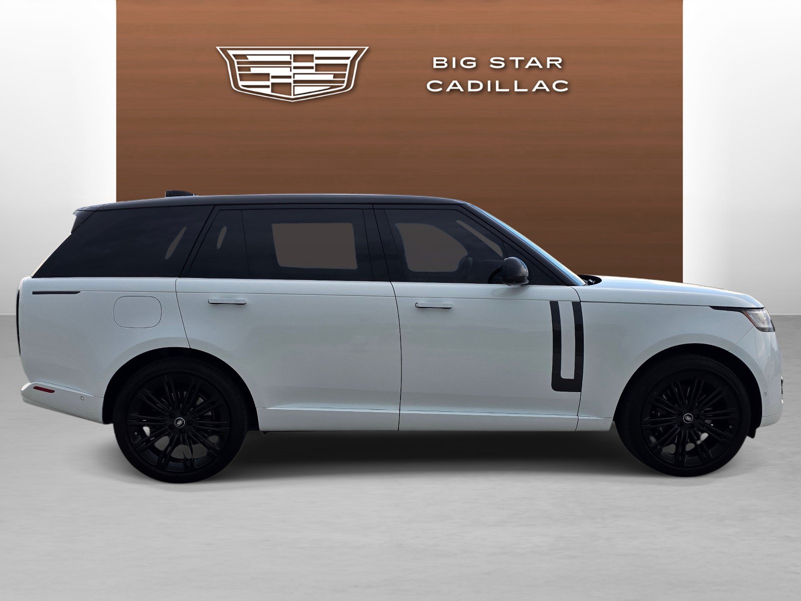 Used 2025 Land Rover Range Rover Long Wheelbase SE AWD/4WD image 6