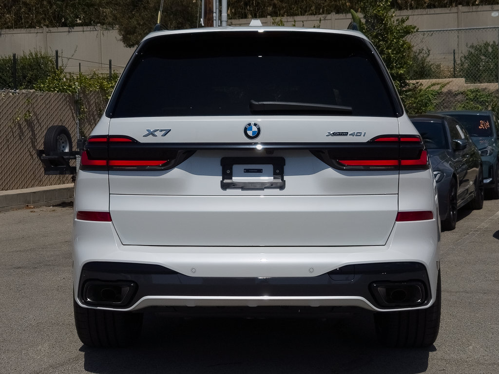 New 2027 BMW X7 xDrive40i w/ M Sport Package AWD/4WD image 12