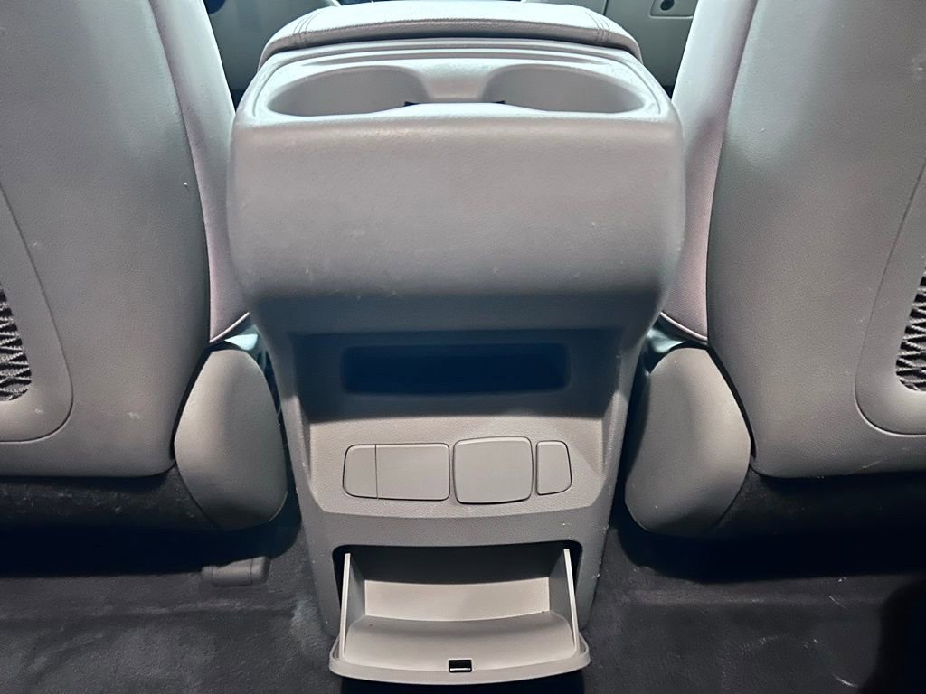 Used 2016 Kia Sedona L FWD image 18