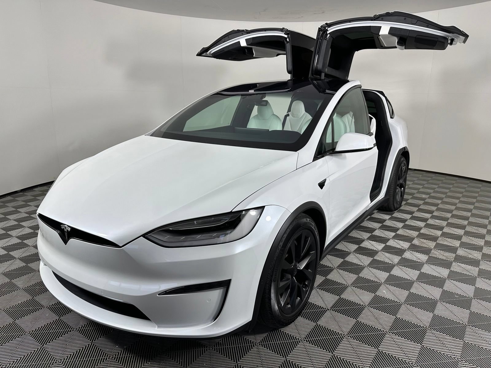 Used 2023 Tesla Model X AWD/4WD image 39