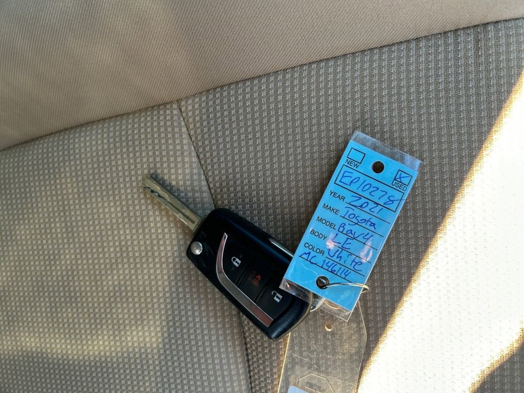 Used 2021 Toyota RAV4 LE image 29