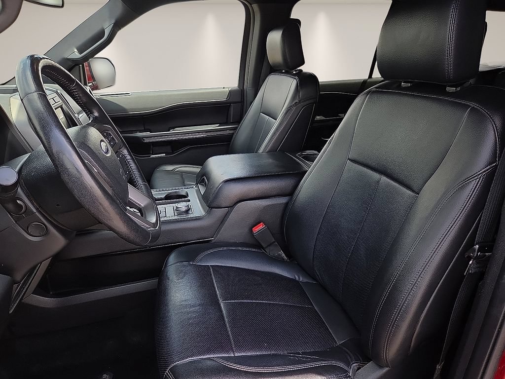 Used 2019 Ford Expedition XLT w/ Equipment Group 202A AWD/4WD image 12