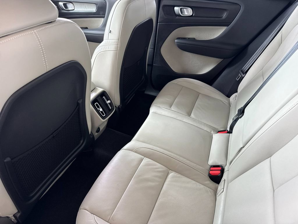 Certified 2023 Volvo XC40 B5 Ultimate image 11